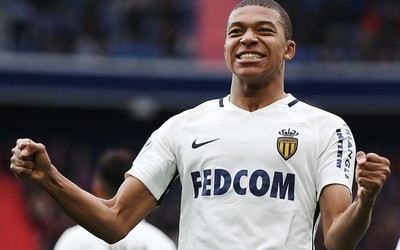 乐竞体育精华-乌克兰队老将带伤坚持感动全网